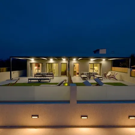 منزل ريفي Swan Paradise Residences